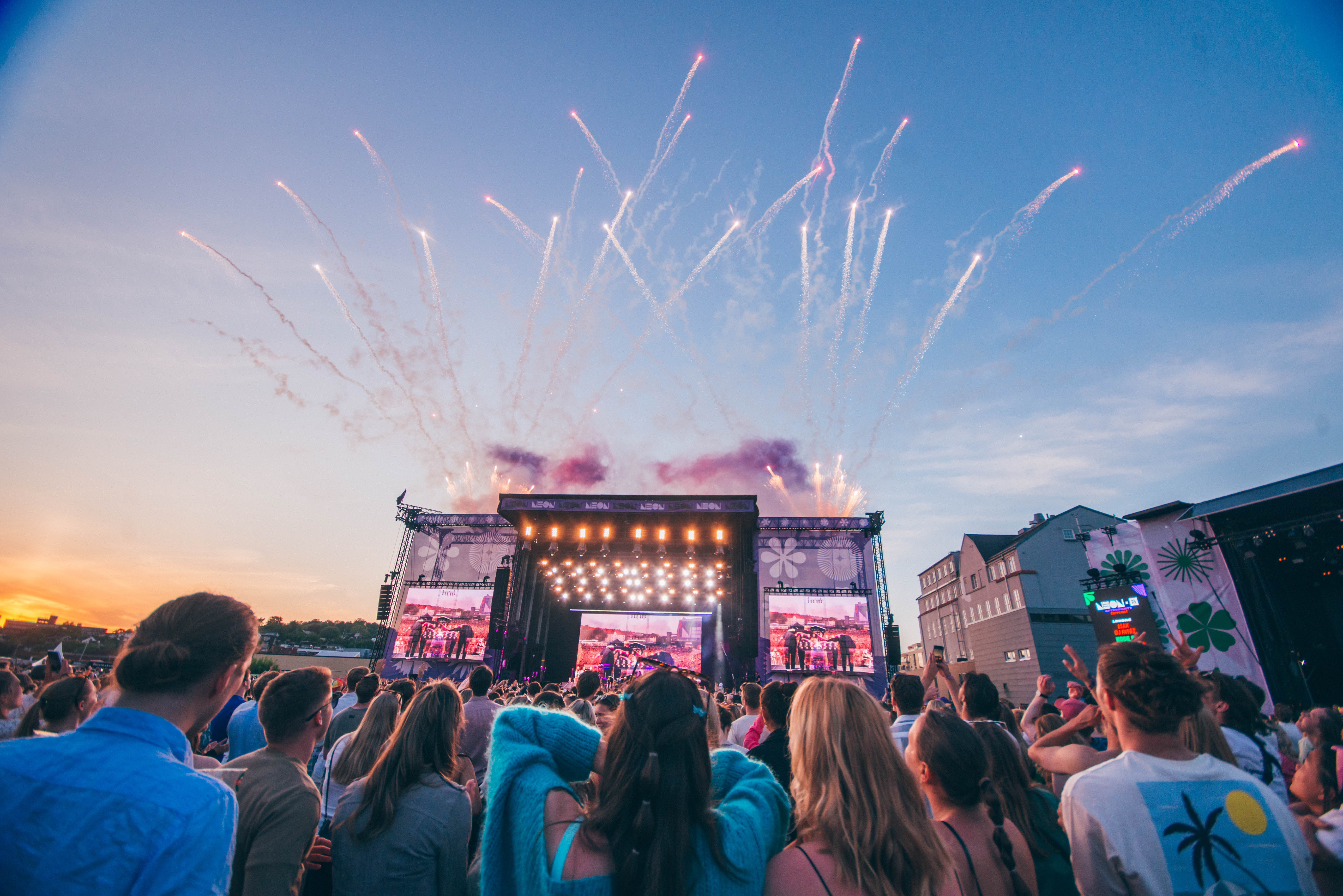 Bilde av mennesker på festival